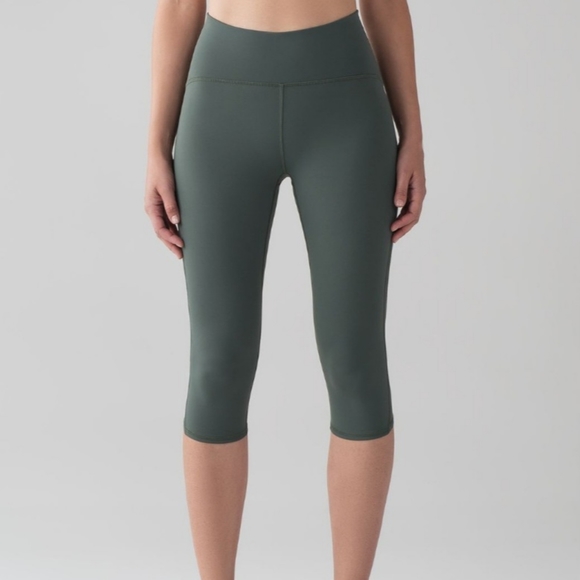 Lululemon Train Times Crop (17"), Size 6 - Picture 3 of 12